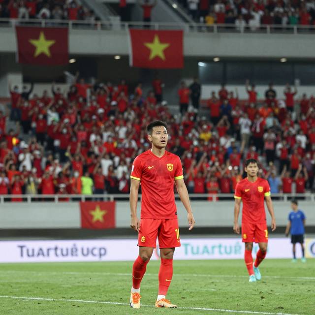 Việt Nam ra quân AFF Cup: Đình Bắc thoát hiểm, HLV Kim Sang-sik chơi canh bạc tấn công?